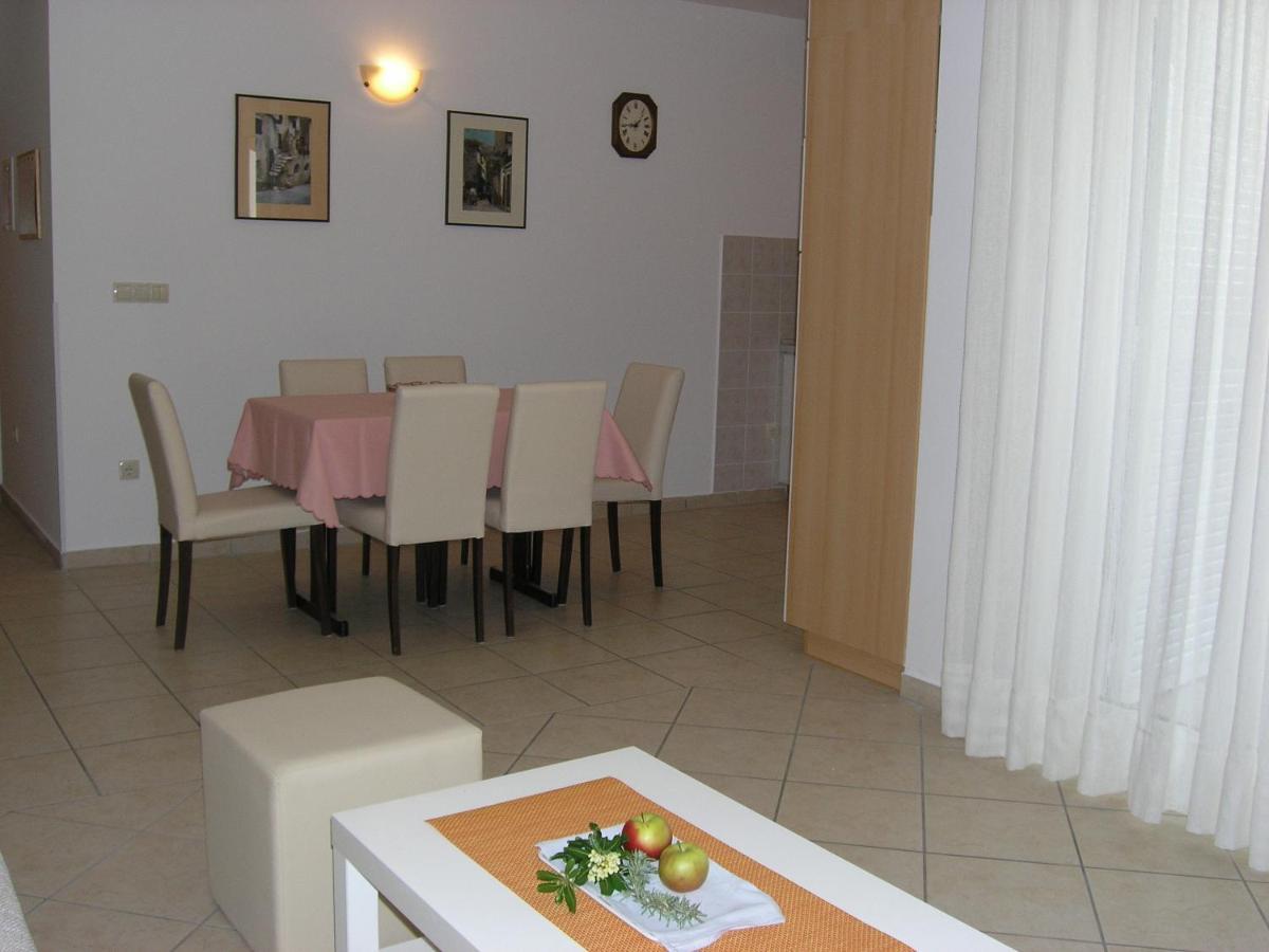 Apartments Biljana For Relaxing Holidays In Baska Exterior foto